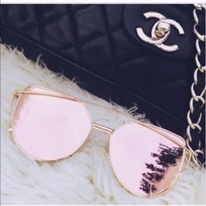 ONLY 1 LEFT 🎉 Rose Gold mirrored cat eye sunglass
